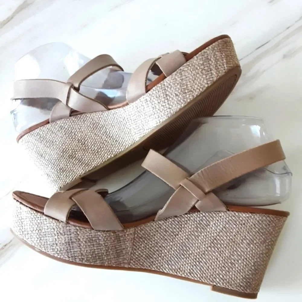 CROWN VINTAGE BEIGE LEATHER WEDGE SANDAL SZ 10